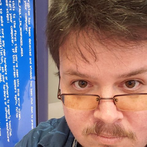 Steve, with a Windows blue-screen-of-death crashed kiosk in the background